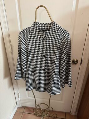 Carmen Marc Valvo Classic Black & White Houndstooth Jacket - Timeless Style